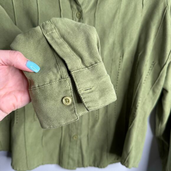 Baxter + Wells avocado green faux suede button up‎ with stitched detail - Picture 2 of 6